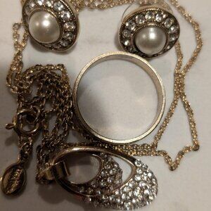 Beautiful Vintage set of Avon Necklace with Rhinestones, Earrings & Ring.